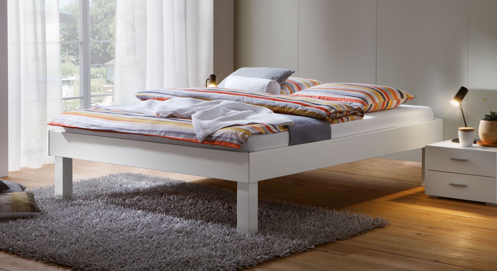 Liege 140x200 cm Weiß MDF Fußhöhe 30 cm Liege 140x200 cm Weiß MDF Fußhöhe 30 cm