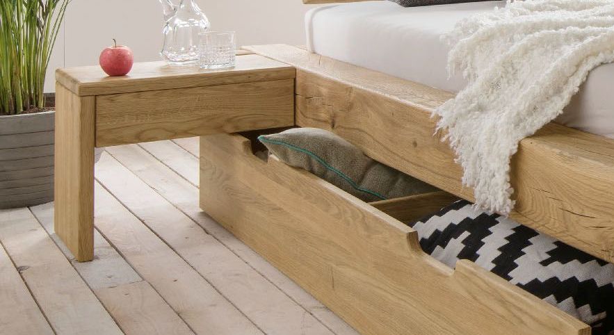 Nachttisch in Massivholz  Nachttisch in Massivholz